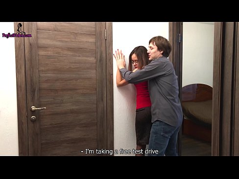 ❤️ سیکسی ریالټر د خپل اپارتمان د پلورلو په وخت کې د هغې بلی په احساساتي ډول ټکان کوي ​​او ټوکې کوي - کریمپای ️❌  جنس